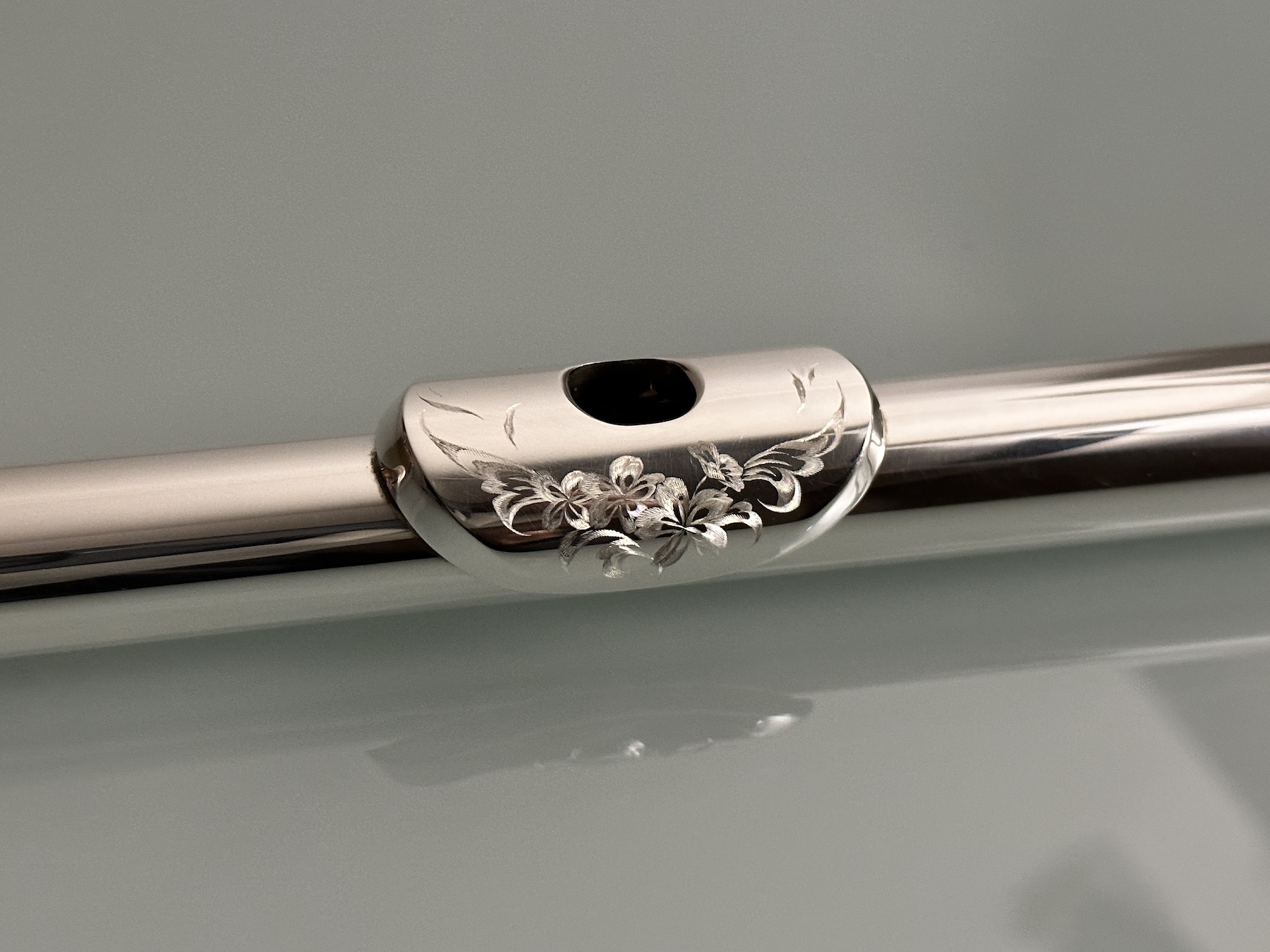 フルートにお祝いの彫刻を | LOVE & HAPPINESS 森脇康晴_楽器彫刻家